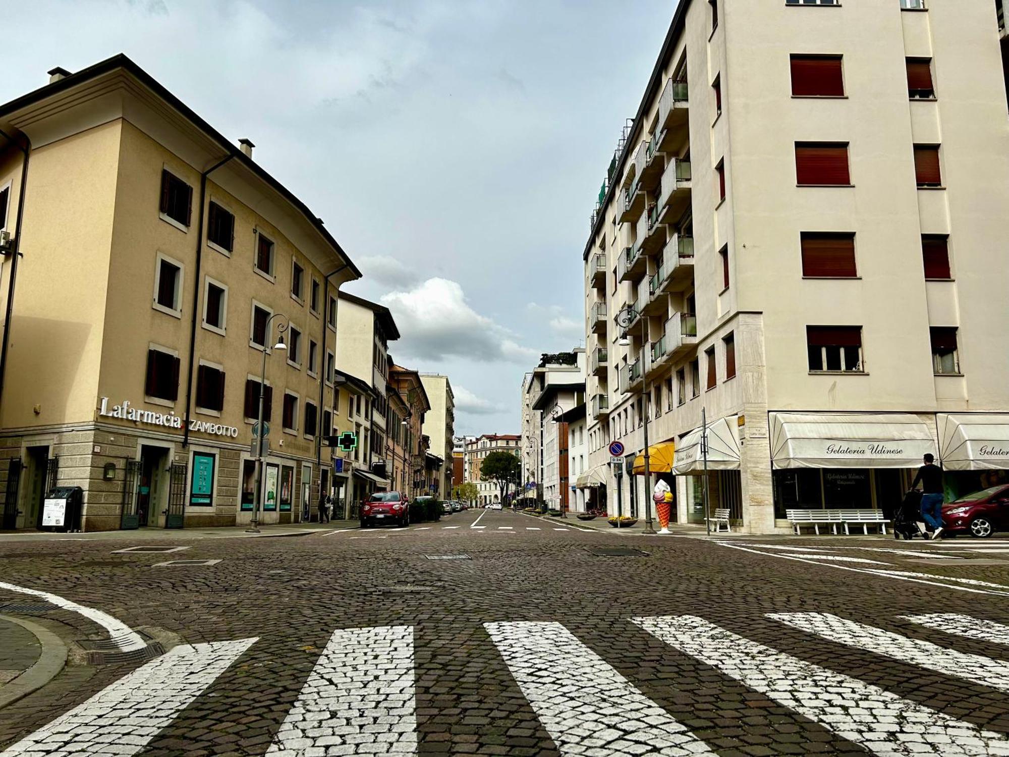 Luxury Urban Oasis Apartment In Center Of Udine Esterno foto